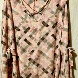 Signature Studios size XL Bell Sleeve Blouse
